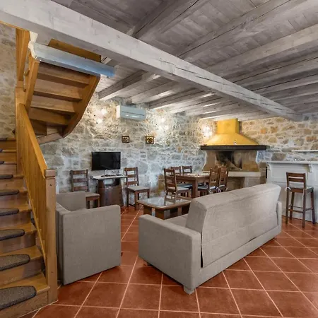 ヴィラ Antonci-18, Pool, 3 Houses, Jacuzzi, Private Territory Antonci