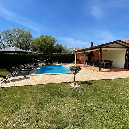 Antonci-18, Pool, 3 Houses, Jacuzzi, Private Territory ヴィラ *