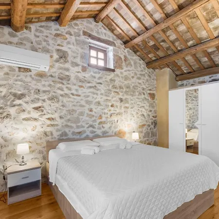 Villa Antonci-18, Pool, 3 Houses, Jacuzzi, Private Territory