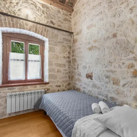 Antonci-18, Pool, 3 Houses, Jacuzzi, Private Territory * Antonci (Porec)