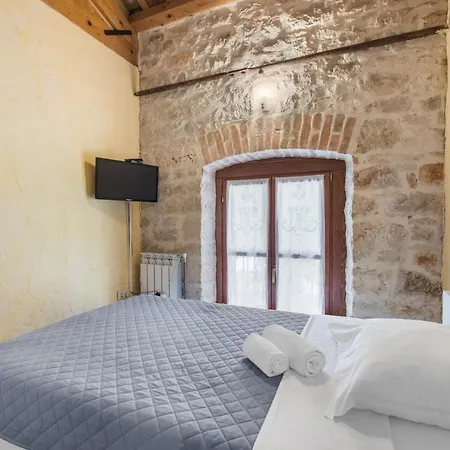 Villa Antonci-18, Pool, 3 Houses, Jacuzzi, Private Territory *