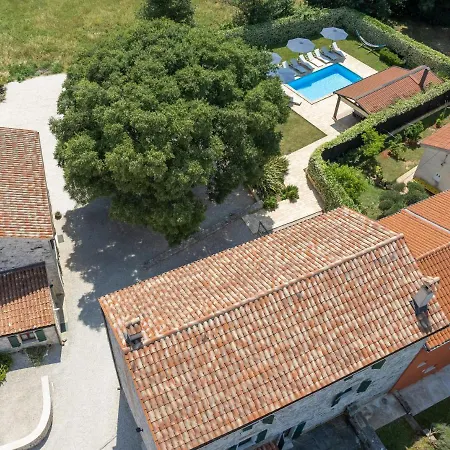 Antonci-18, Pool, 3 Houses, Jacuzzi, Private Territory * Antonci (Porec)