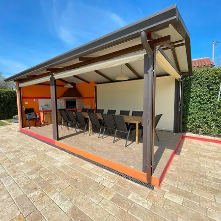 Antonci-18, Pool, 3 Houses, Jacuzzi, Private Territory * Antonci (Porec)